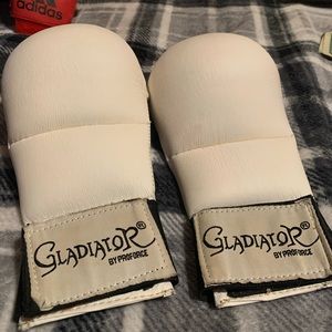 Gladiator white tournament karate gloves